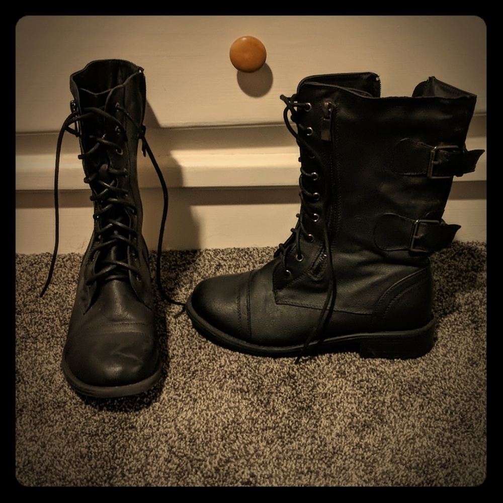 Black belt leather boots